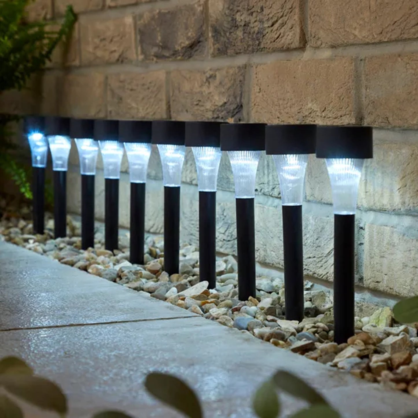 Solar Pathway Lights – Gentle Glow for Evening Pathways